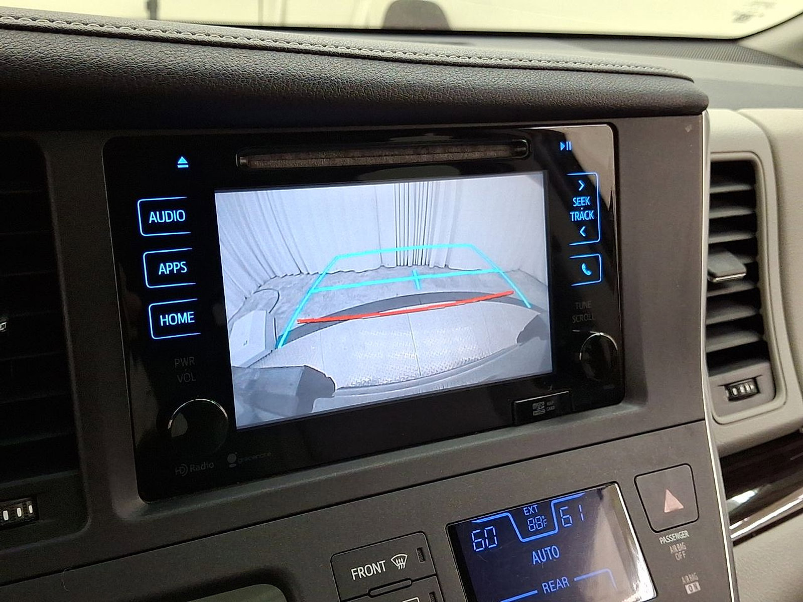 Used 2015 Toyota Sienna XLE w/ XLE Navigation Package image 15