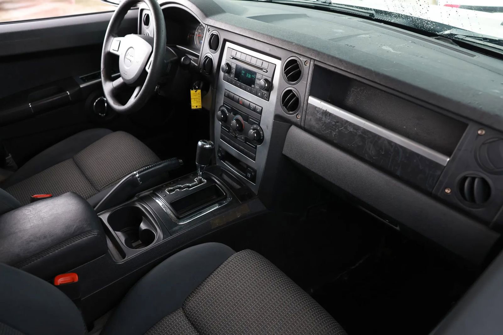 Used 2010 Jeep Commander Sport image 19