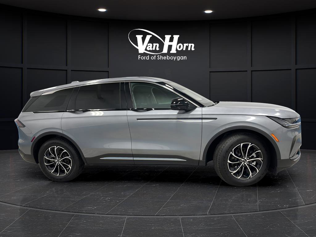 Used 2025 Lincoln Nautilus Premier w/ Equipment Group 102A AWD/4WD image 2