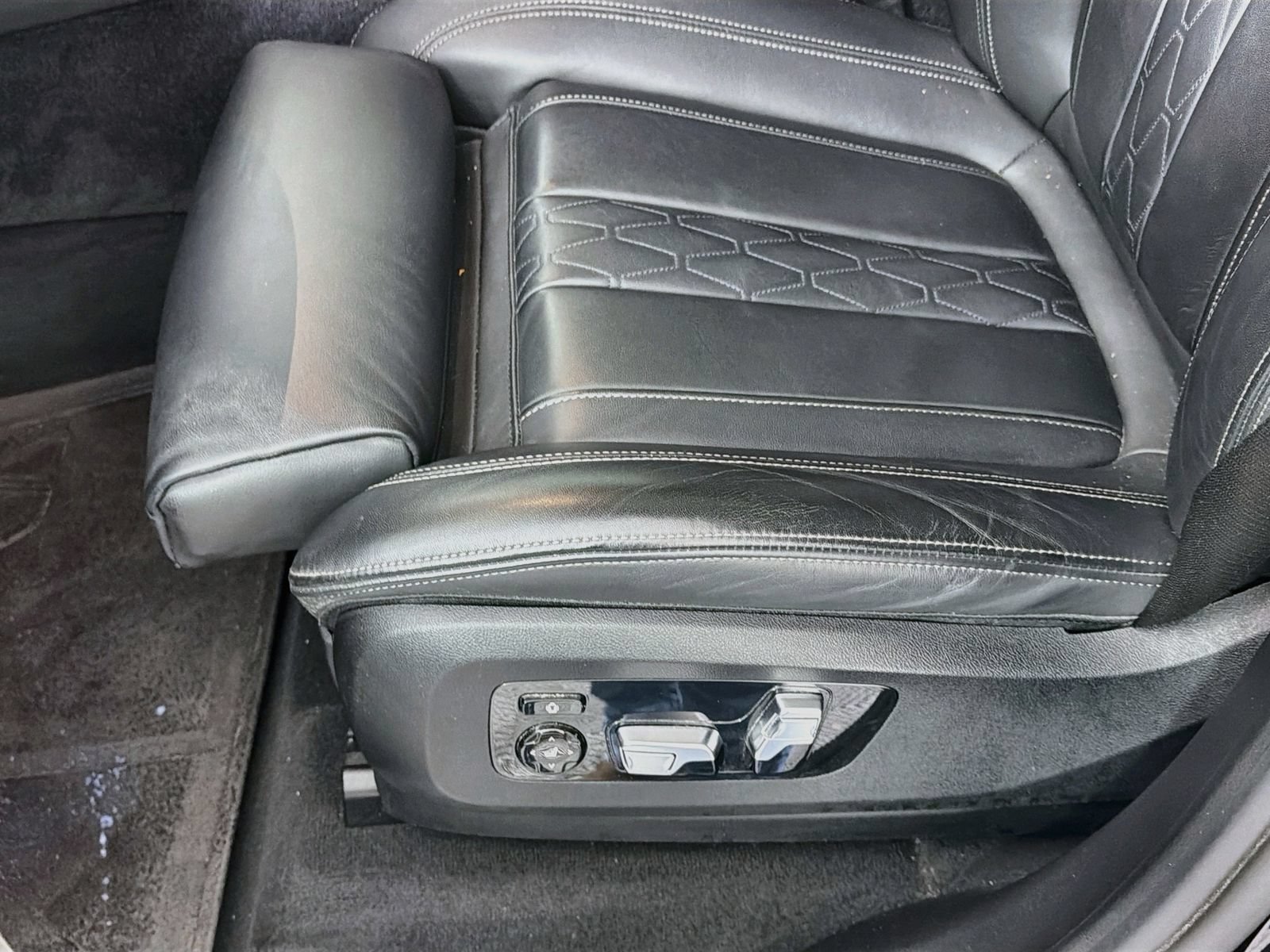 Used 2024 BMW X5 xDrive40i w/ M Sport Package AWD/4WD image 23