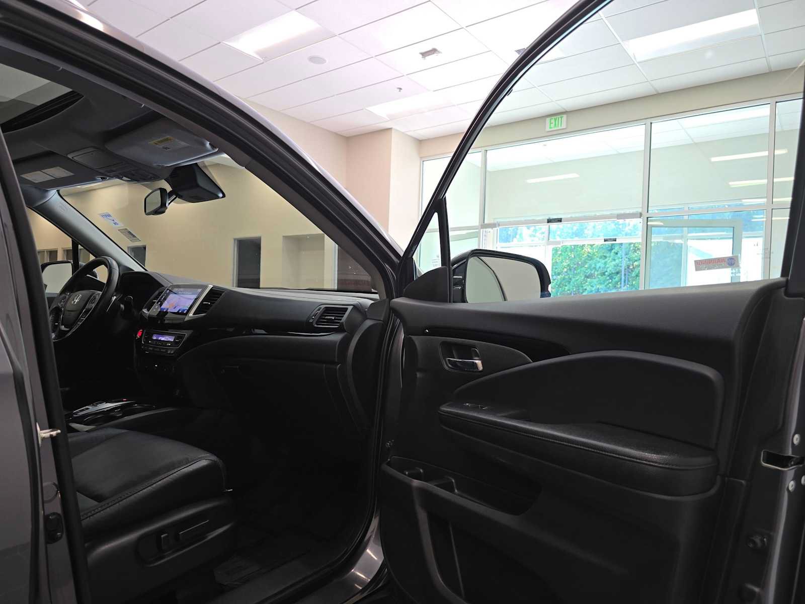 Used 2017 Honda Pilot Touring image 30