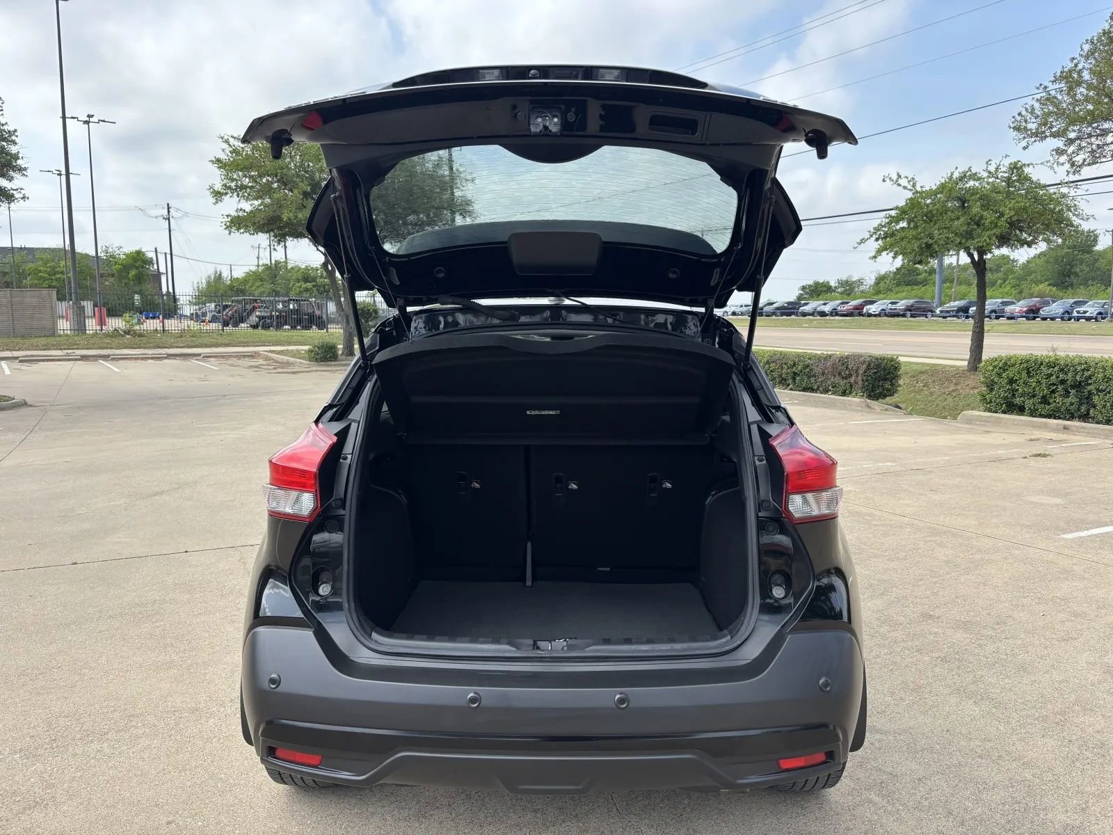 Used 2020 Nissan Kicks SR FWD image 7