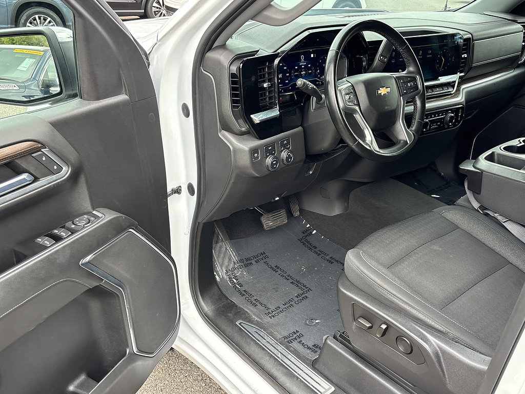 Used 2023 Chevrolet Silverado 1500 LT AWD/4WD image 10