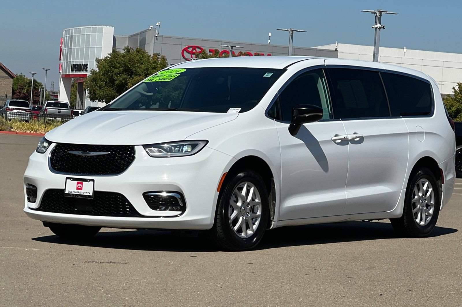 Used 2024 Chrysler Pacifica Touring-L FWD image 8