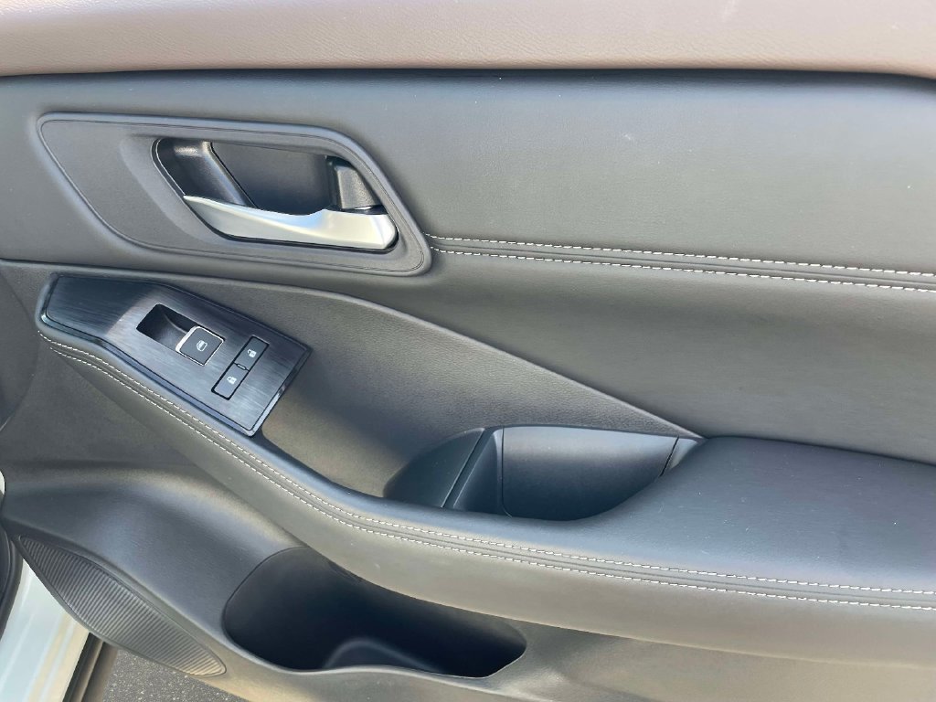 Used 2023 Nissan Rogue SL AWD/4WD image 9