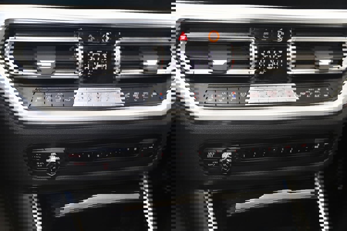 Used 2022 BMW 330i xDrive Sedan w/ M Sport Package image 30