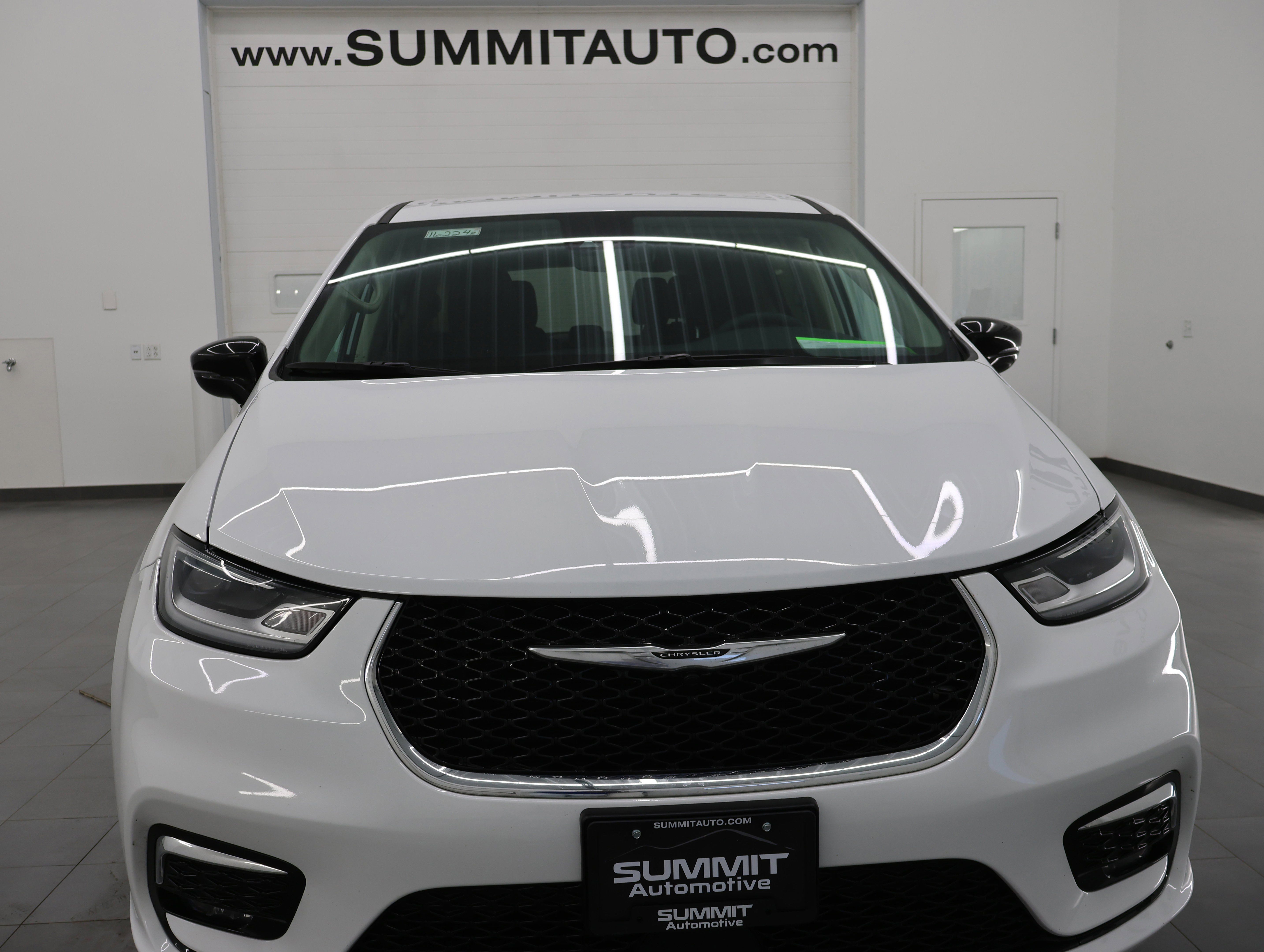 Used 2024 Chrysler Pacifica Touring-L FWD image 21