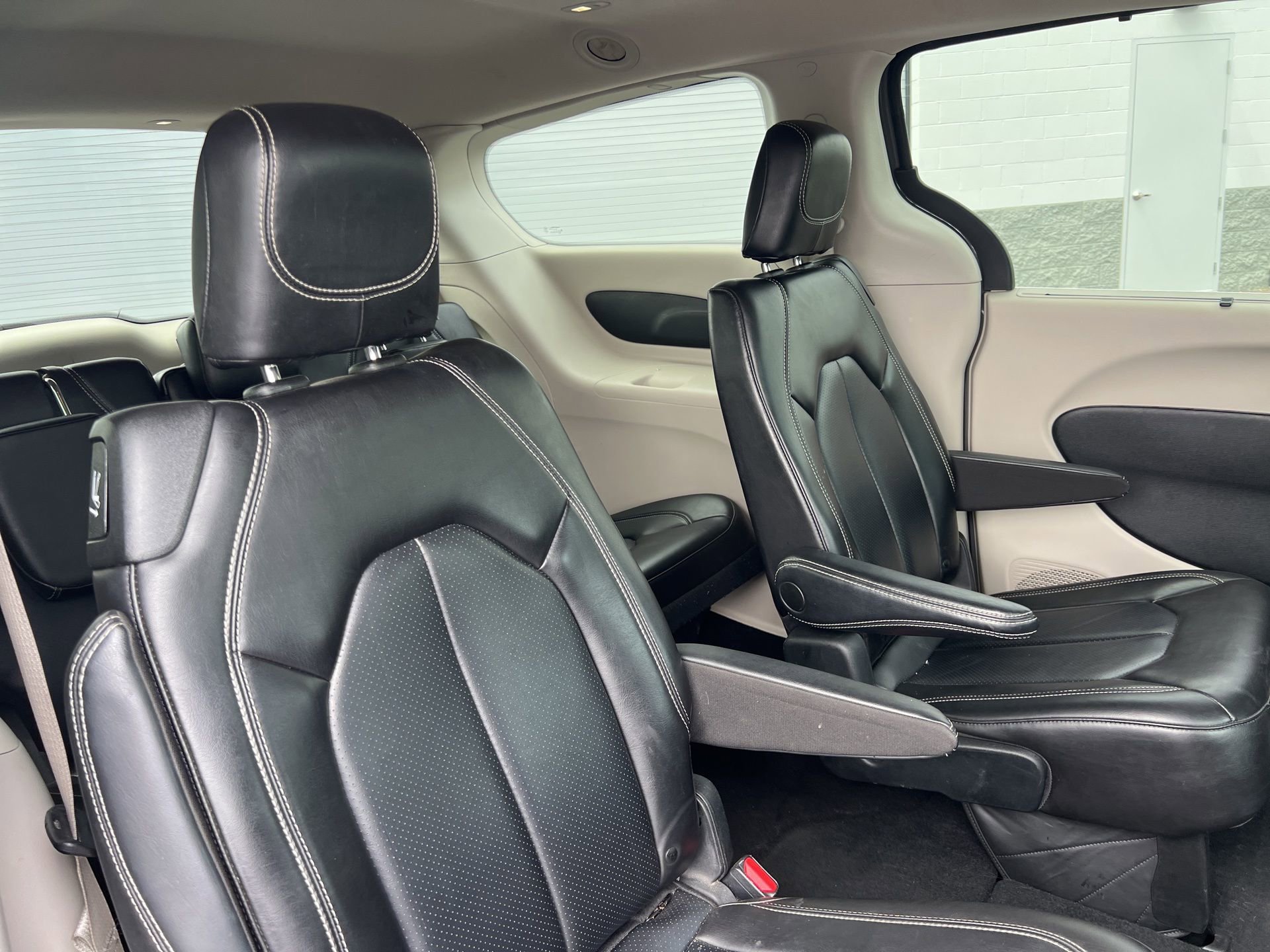 Used 2023 Chrysler Pacifica Touring-L FWD image 22