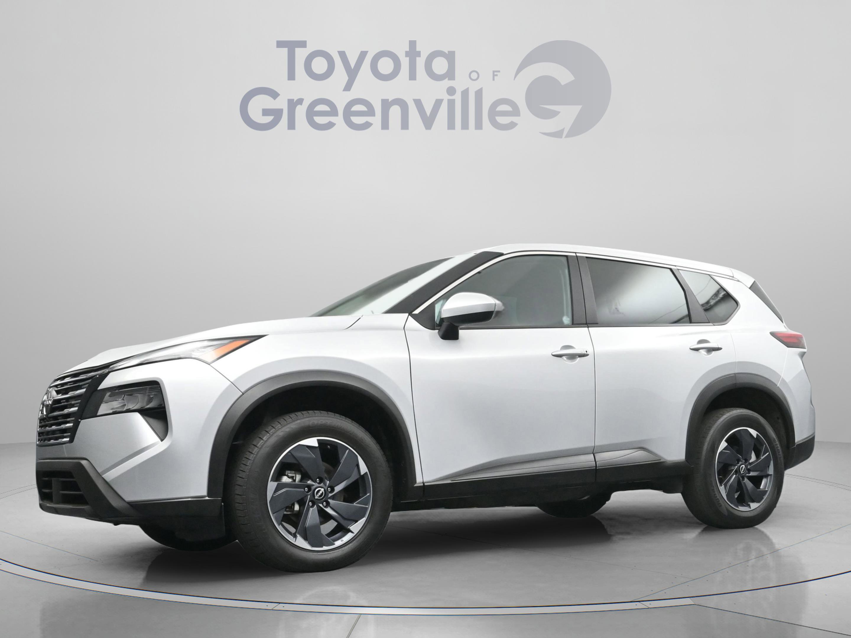 Used 2024 Nissan Rogue SV image 2