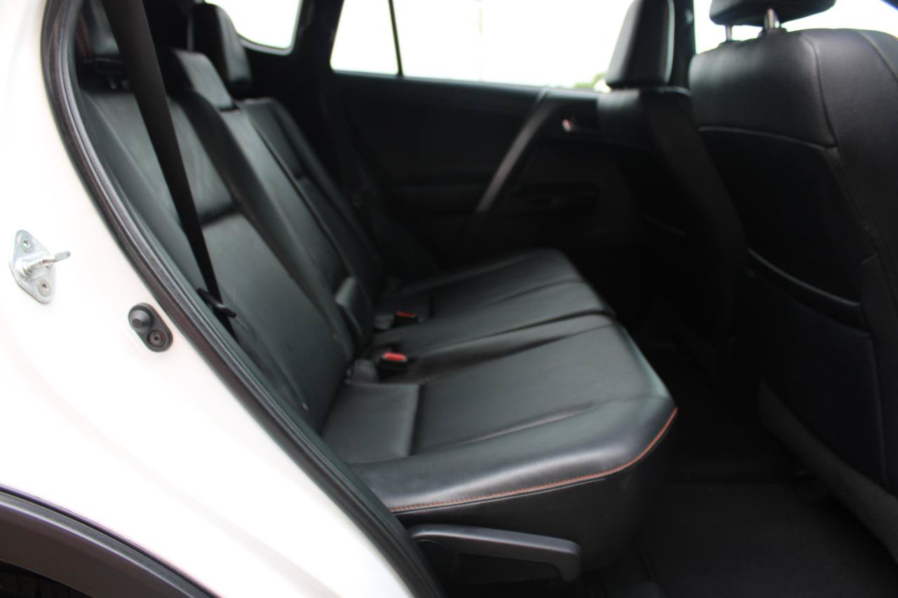 Used 2016 Toyota RAV4 SE FWD image 40