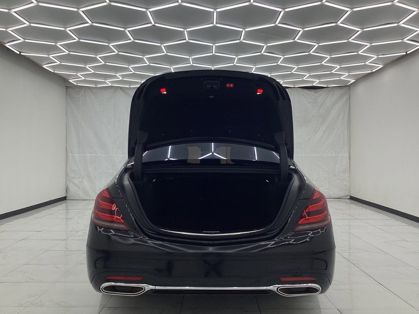 Used 2018 Mercedes-Benz S 560 4MATIC Sedan image 47