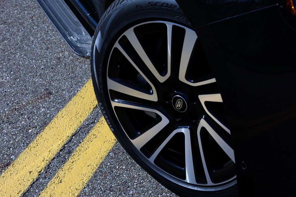 Used 2023 Land Rover Range Rover SE image 11