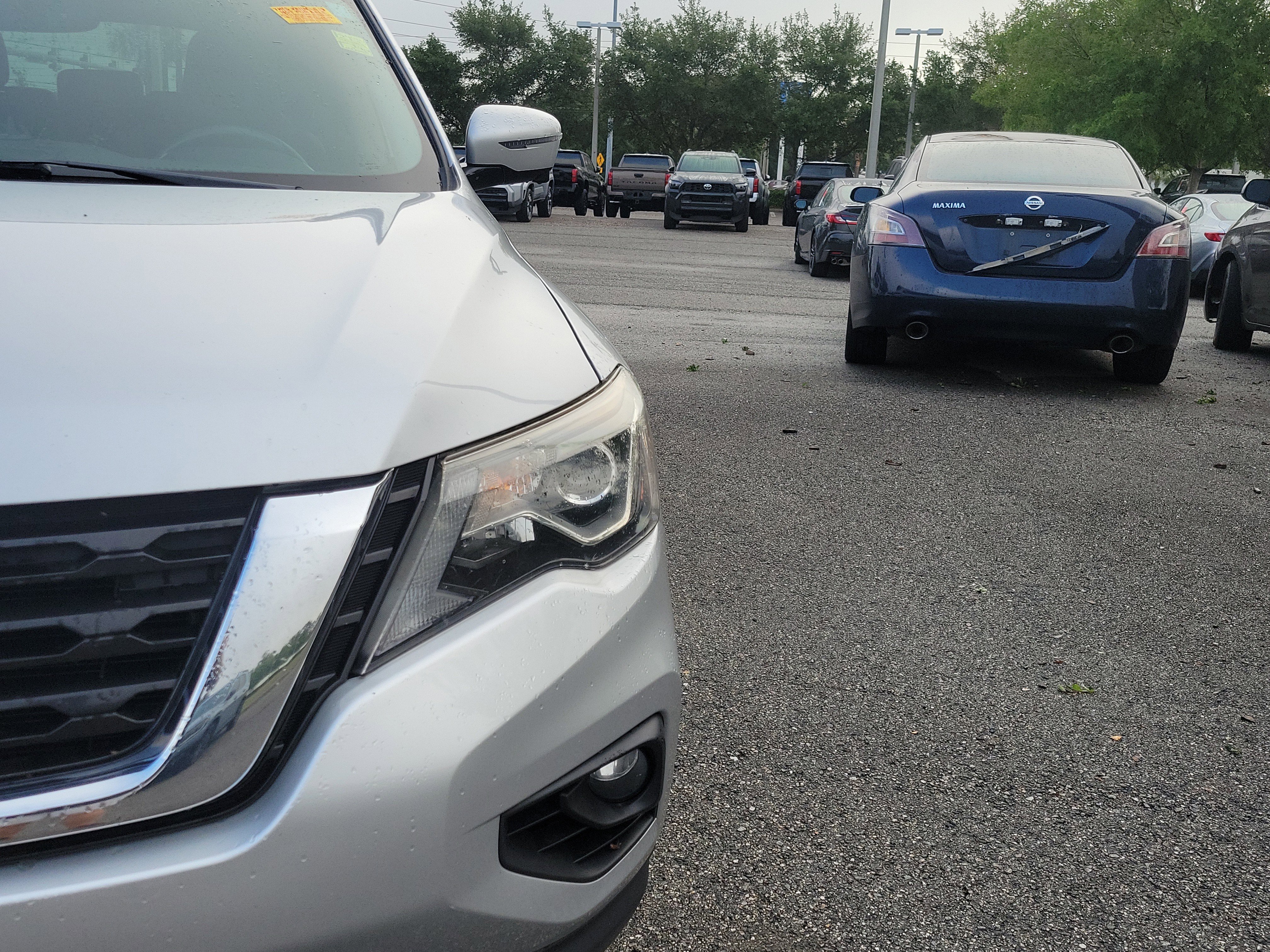 Used 2017 Nissan Pathfinder SL w/ Trailer Tow Package FWD image 3