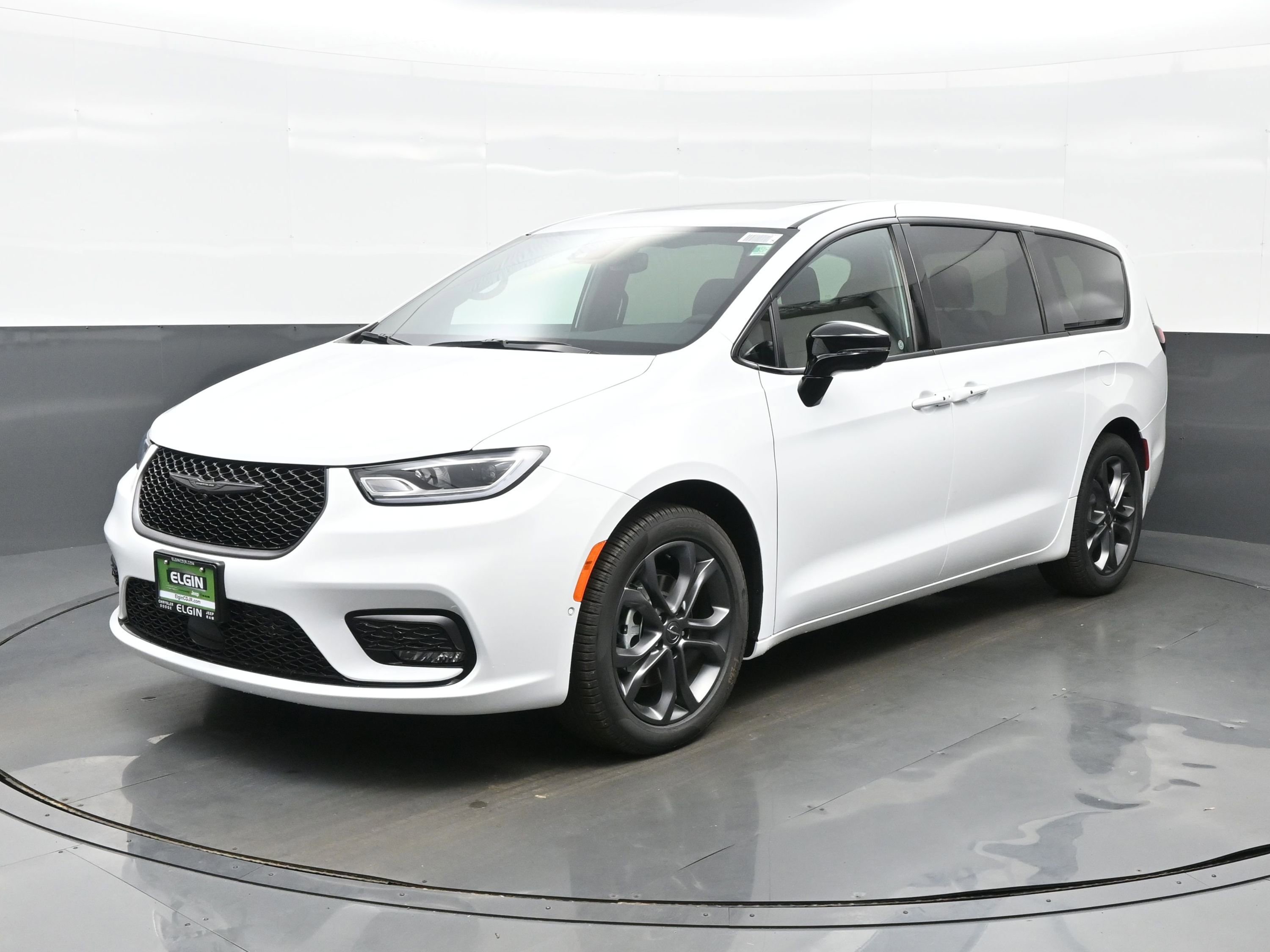 New 2026 Chrysler Pacifica Select image 2