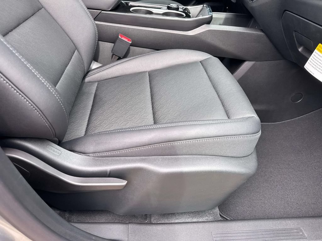 New 2026 Chevrolet Equinox LT w/ Convenience Package II AWD/4WD image 17
