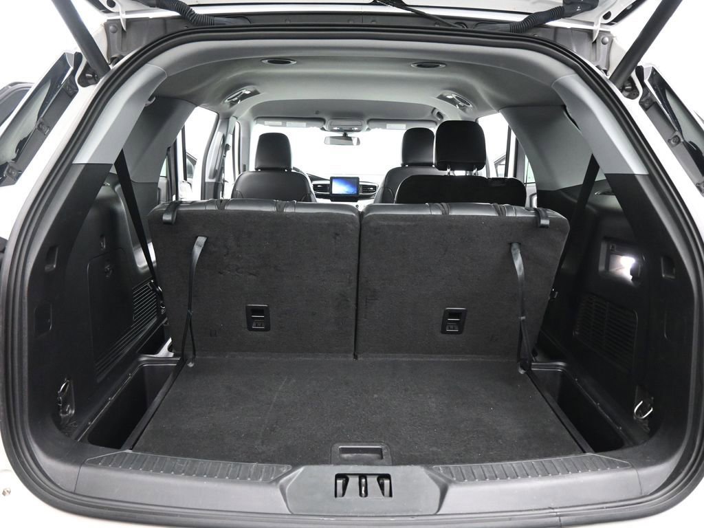 Certified 2021 Ford Explorer XLT RWD image 23