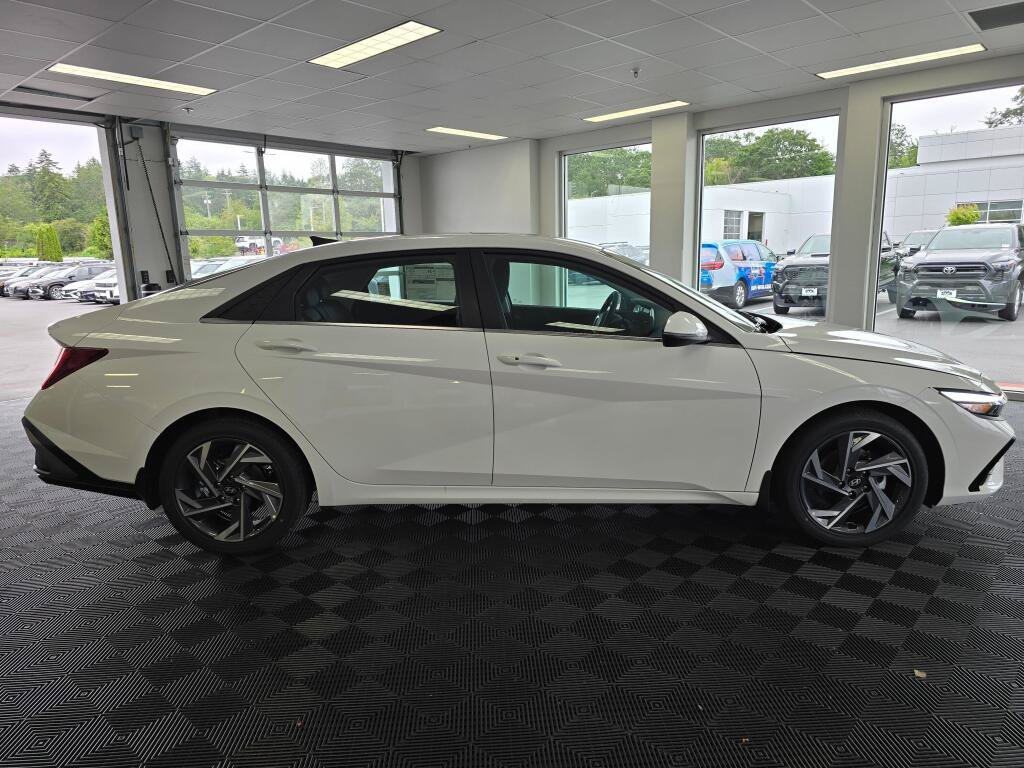 New 2026 Hyundai Elantra Limited FWD image 2