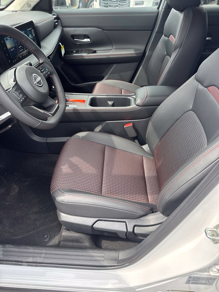 New 2026 Nissan Kicks SR w/ Cold Weather Package AWD/4WD image 9