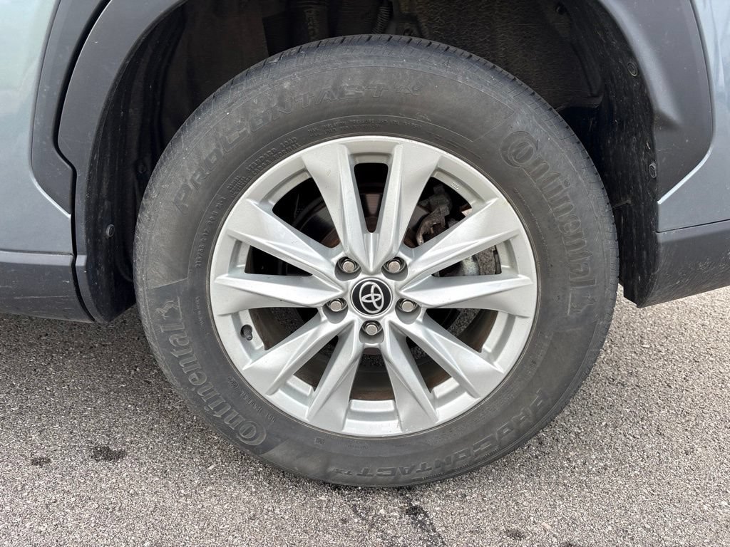 Used 2022 Toyota Corolla Cross LE AWD/4WD image 5