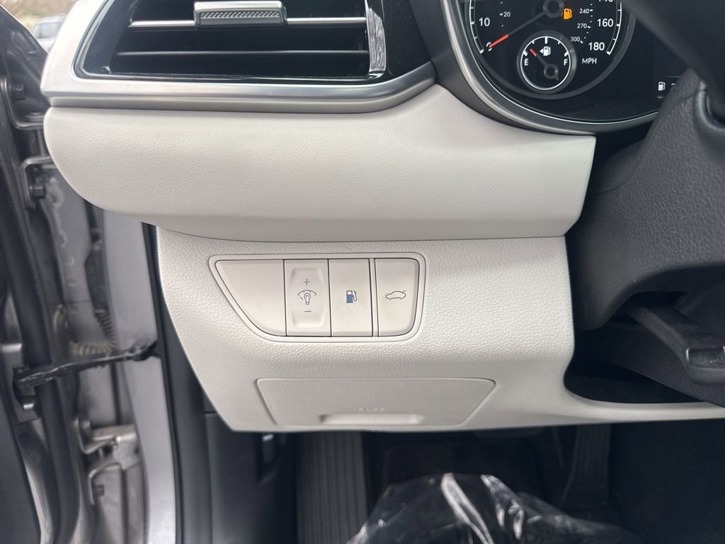 Used 2024 Genesis G70 2.5T image 9