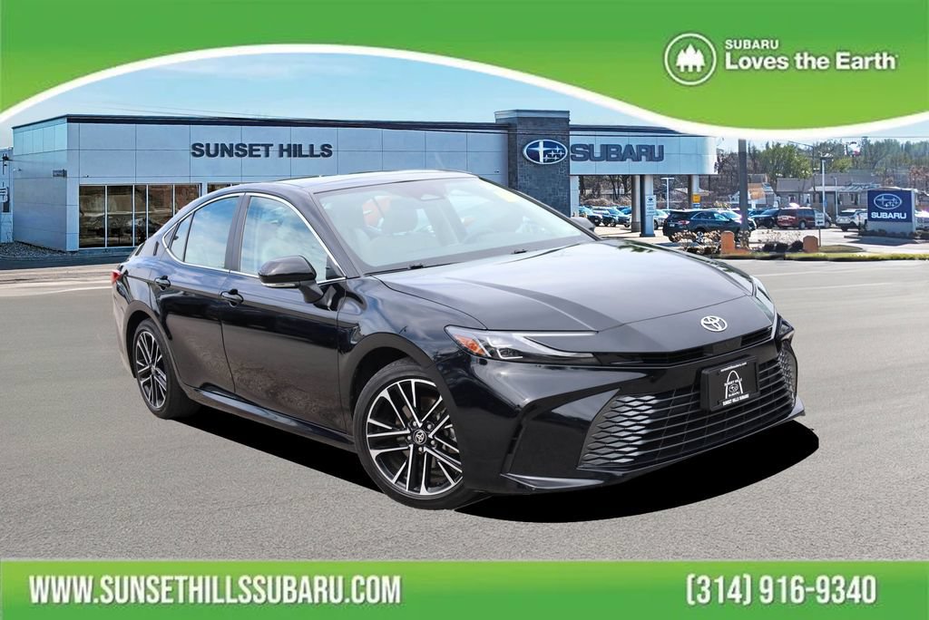Used 2025 Toyota Camry XLE AWD/4WD image 1