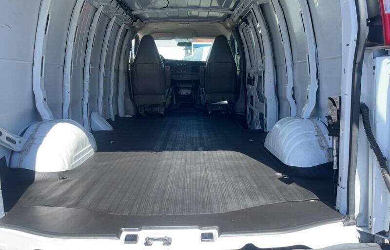Used 2019 Chevrolet Express 2500 Extended w/ Driver Convenience Package RWD image 7