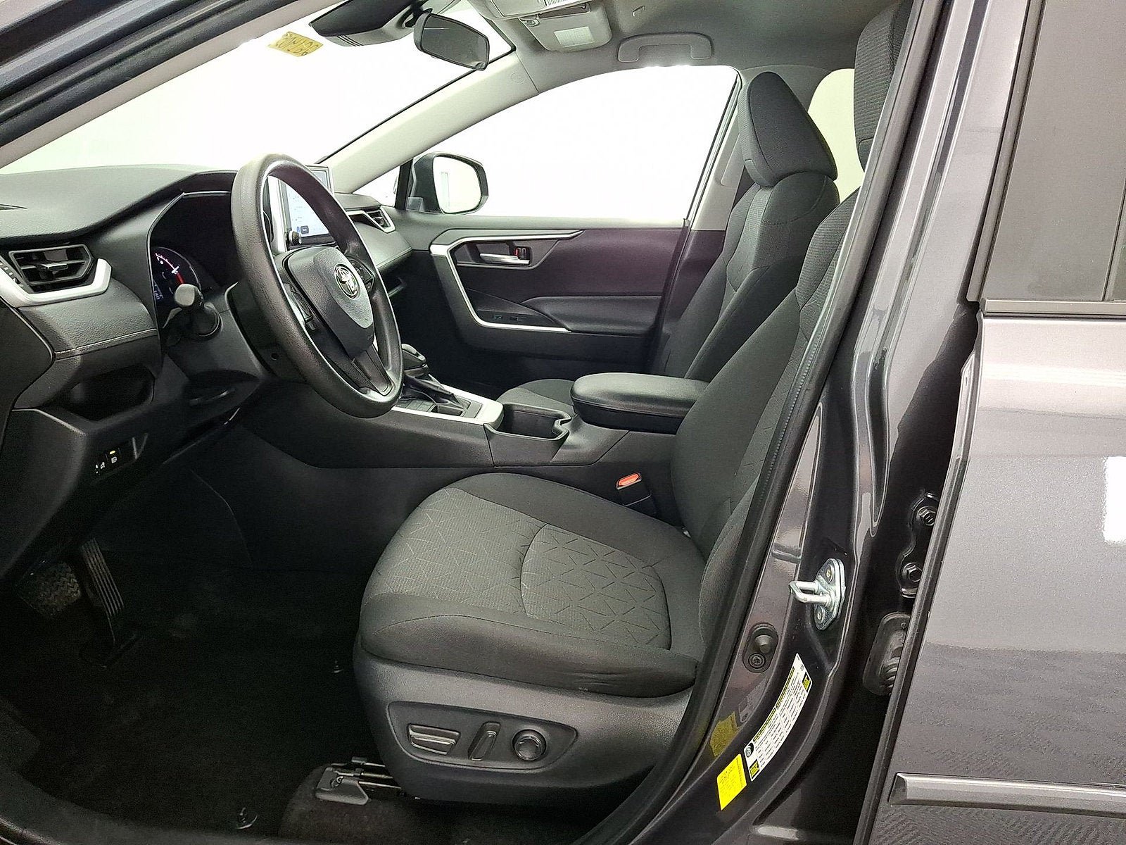 Certified 2023 Toyota RAV4 XLE AWD/4WD image 3
