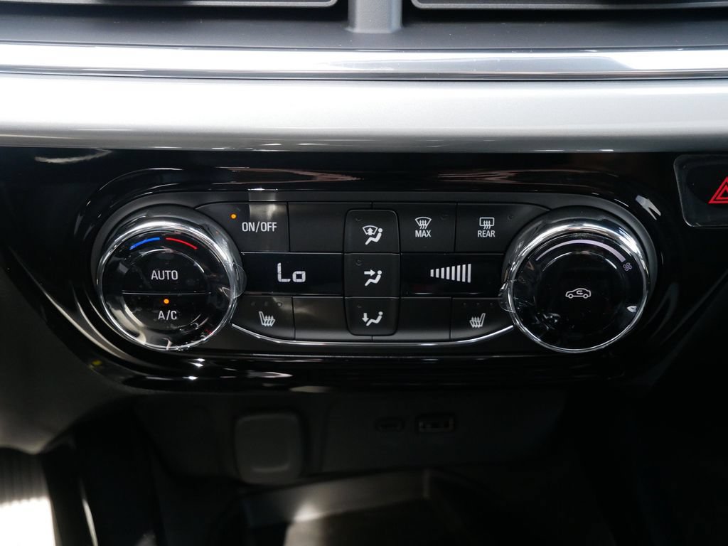 New 2026 Chevrolet Trax LT w/ Sunroof Package FWD image 22