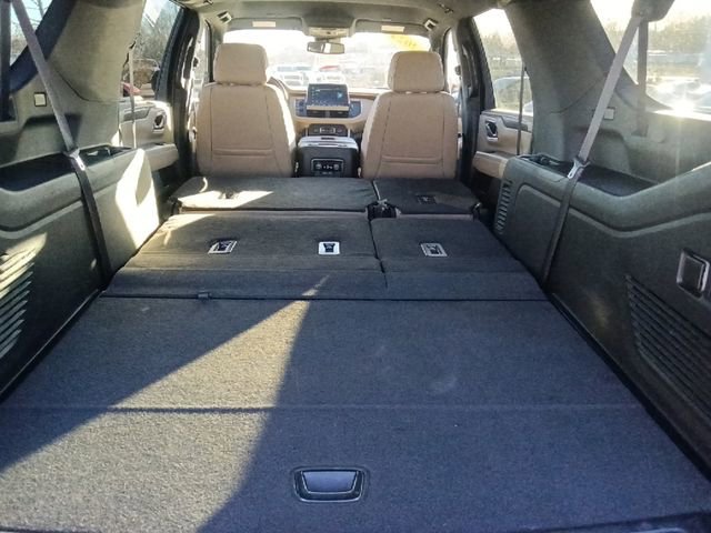 Used 2024 Chevrolet Suburban Premier RWD image 30