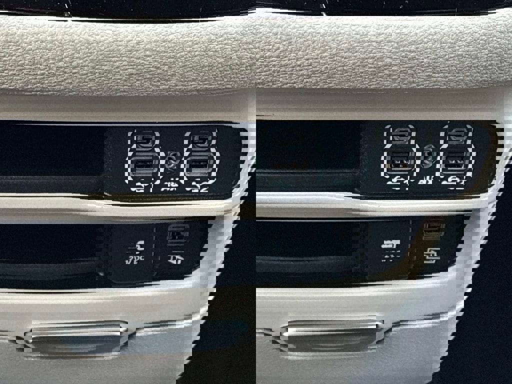 Used 2022 Chrysler Pacifica Touring-L FWD image 34