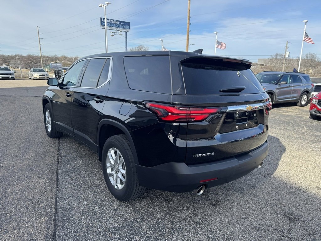 Used 2023 Chevrolet Traverse LS image 5