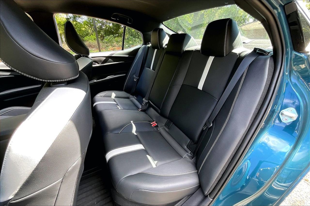 Used 2025 Toyota Camry SE w/ Convenience Package FWD image 19