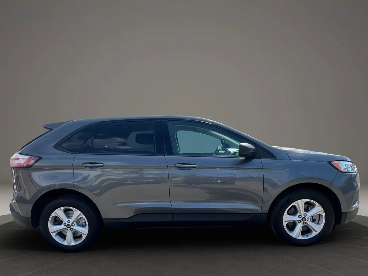 Used 2023 Ford Edge SE AWD/4WD image 4