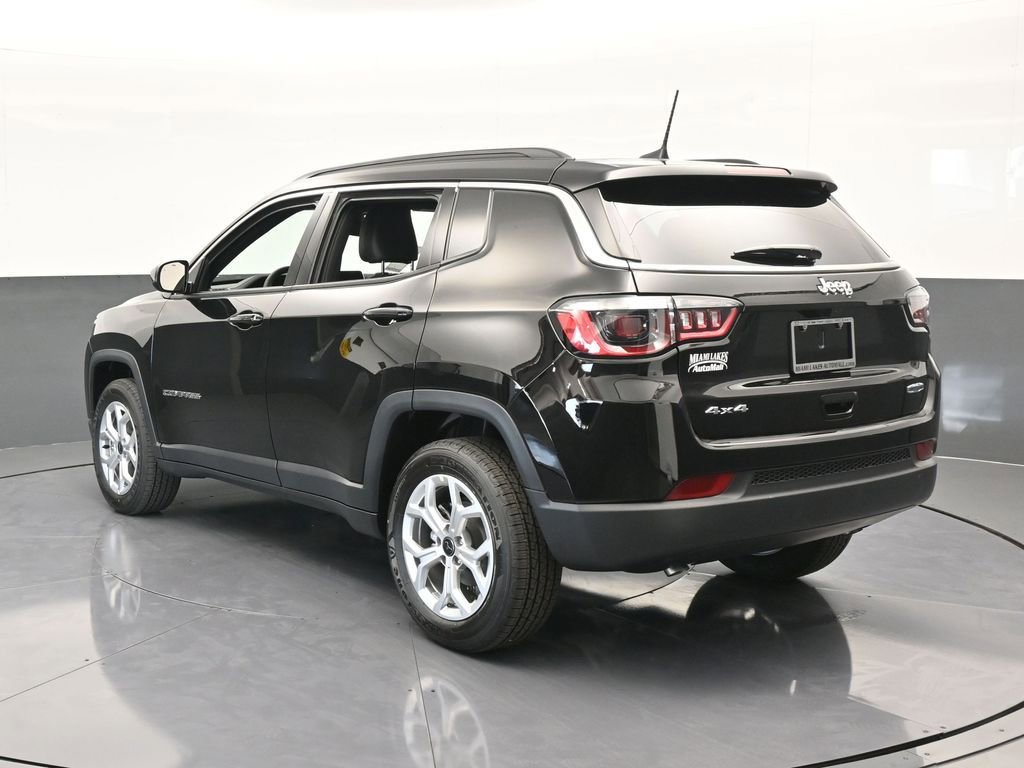 Used 2025 Jeep Compass Latitude image 4