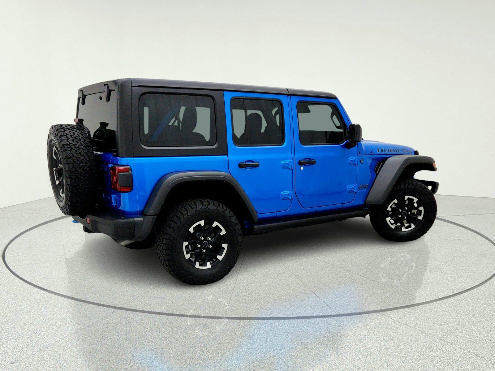 Used 2024 Jeep Wrangler Unlimited Rubicon 4xe w/ Capability Package AWD/4WD image 8