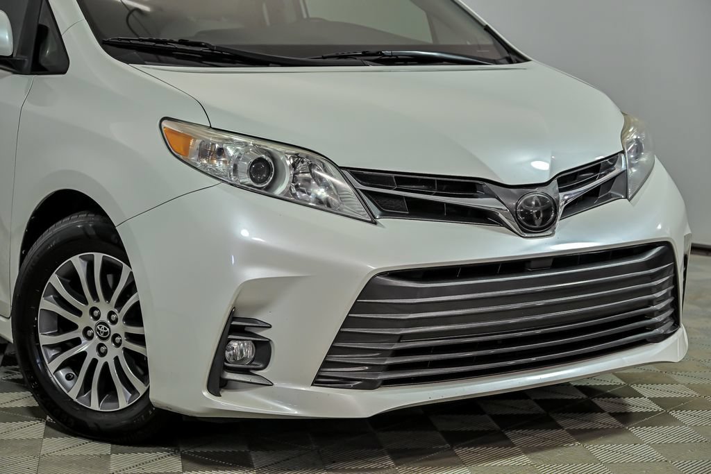 Used 2020 Toyota Sienna XLE FWD image 2