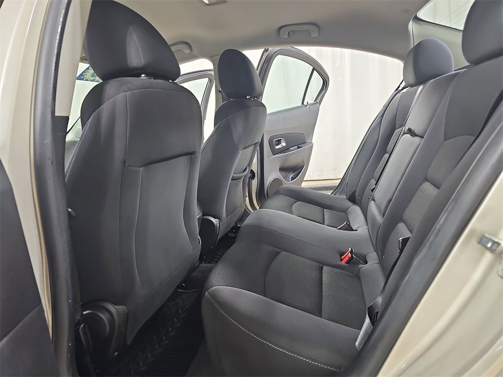 Used 2015 Chevrolet Cruze LT image 17