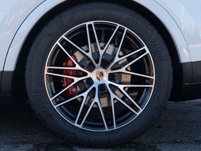 New 2026 Porsche Cayenne S image 13