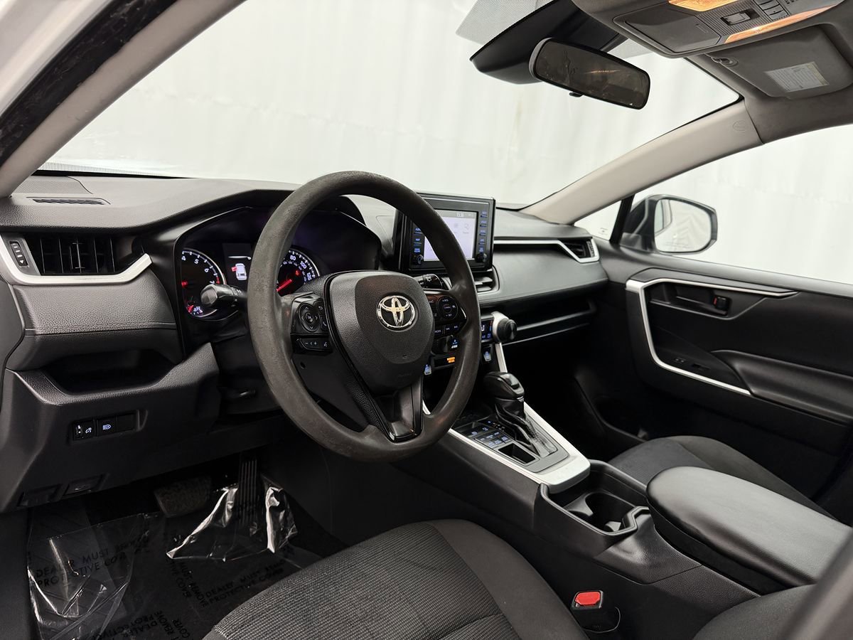 Used 2019 Toyota RAV4 LE image 8