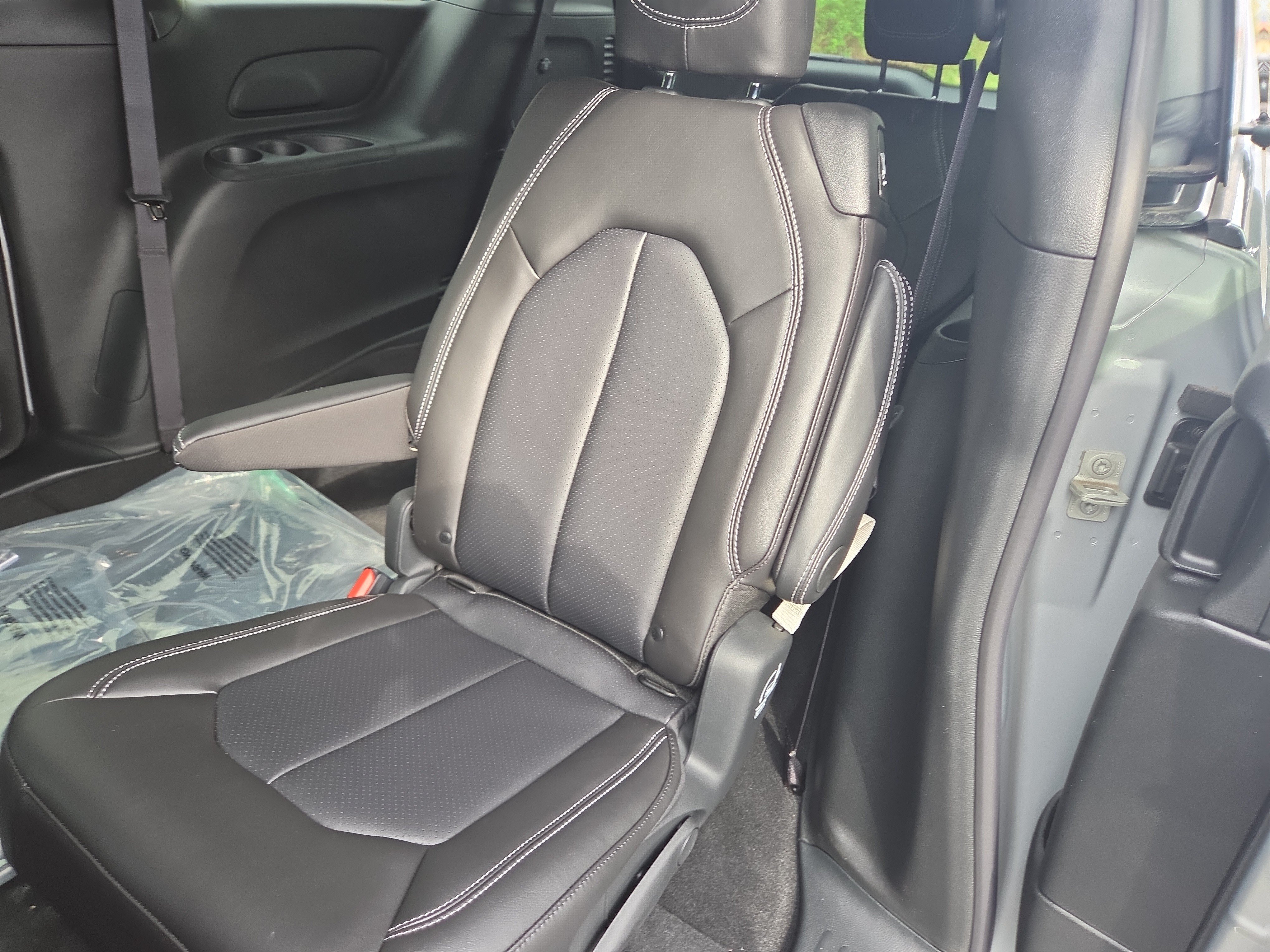 New 2026 Chrysler Pacifica Select AWD/4WD image 11