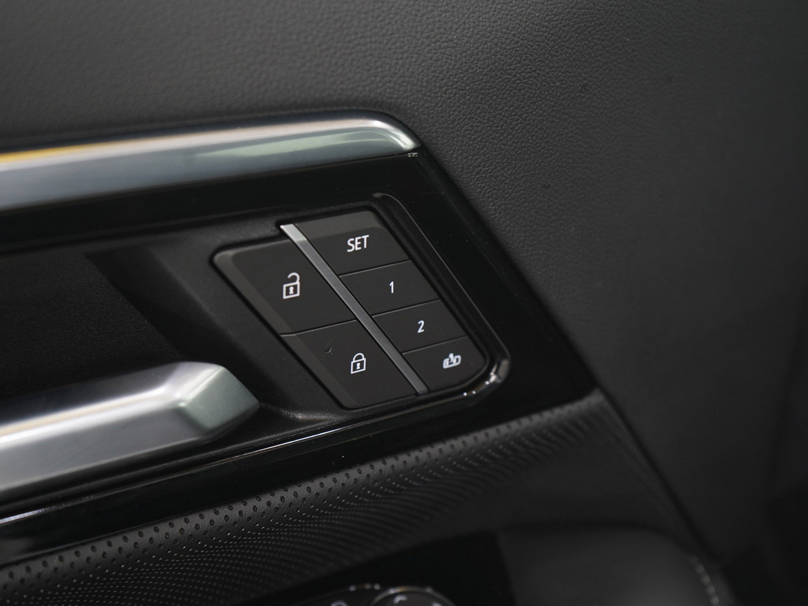 Used 2025 GMC Sierra EV Denali AWD/4WD image 22