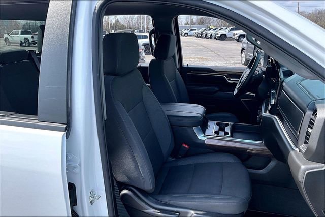 Used 2025 Chevrolet Silverado 2500 LT w/ Convenience Package image 30