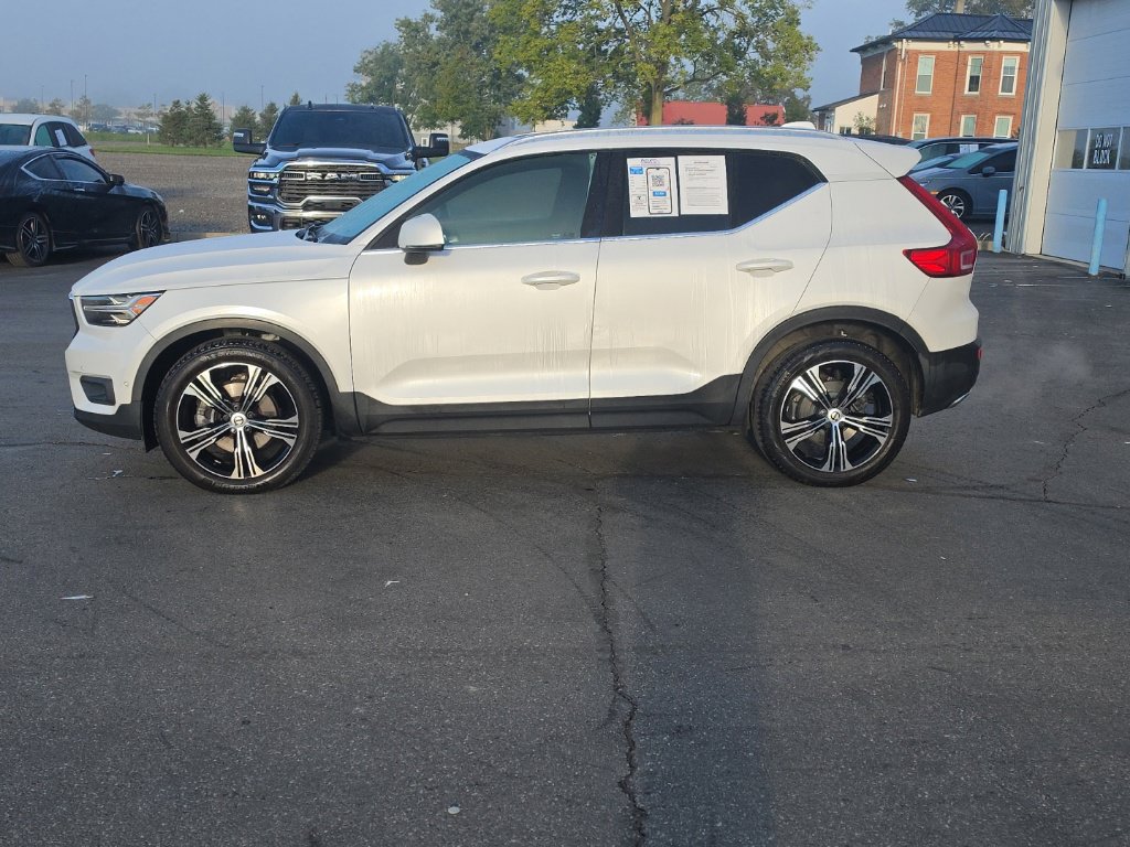 Used 2019 Volvo XC40 T4 Inscription FWD image 4