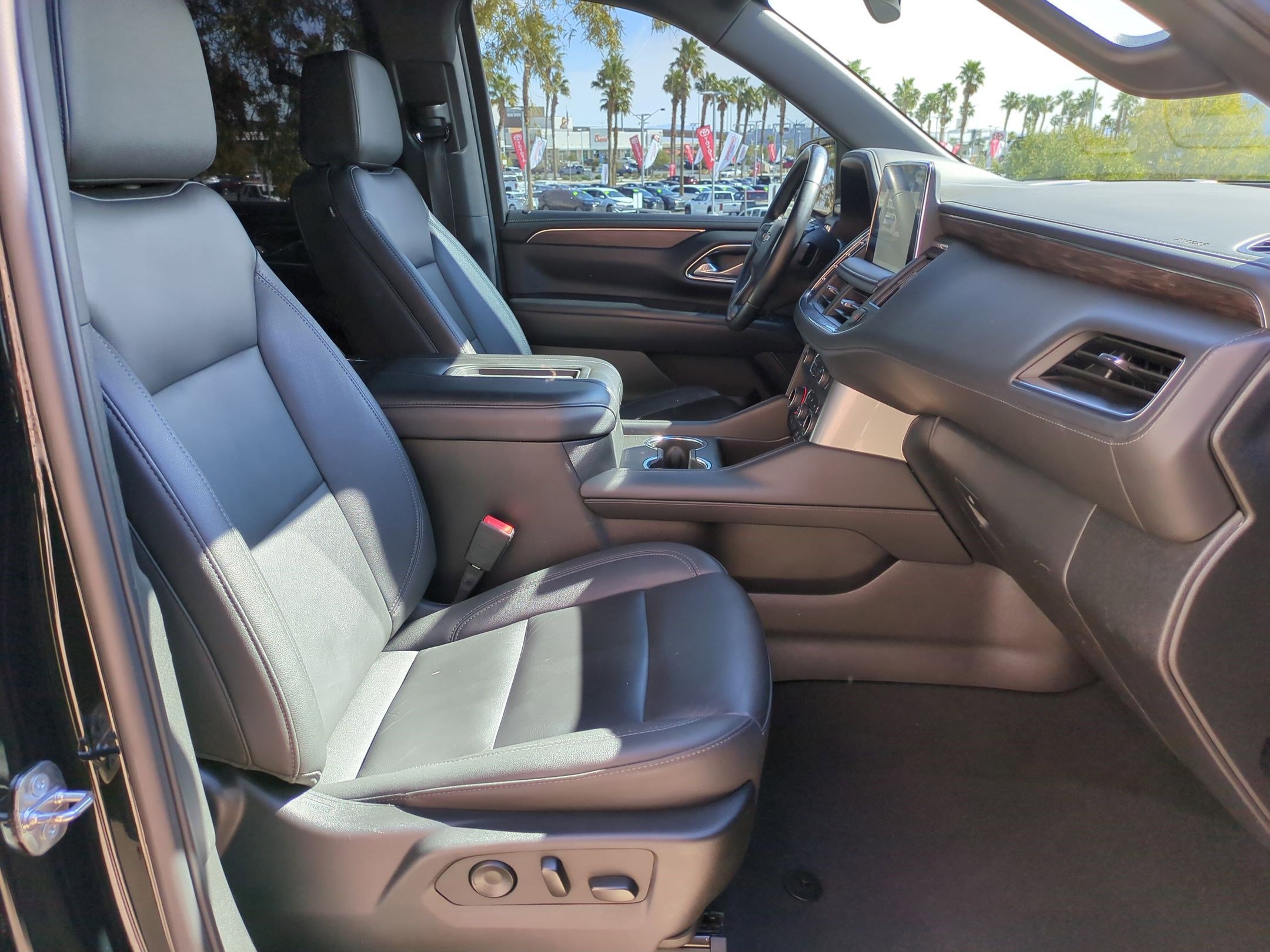 Used 2024 Chevrolet Suburban LT image 29