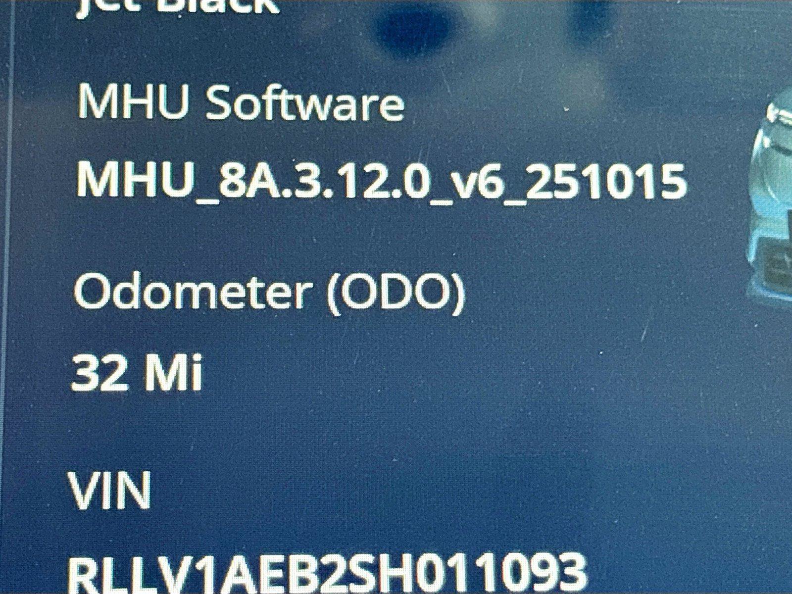 New 2025 VinFast VF 8 Eco AWD/4WD image 12