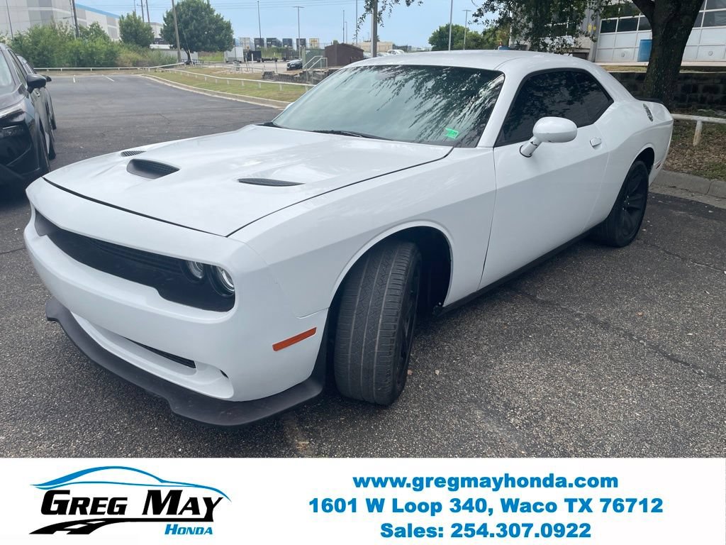 Used 2016 Dodge Challenger SXT w/ Cold Weather Group RWD image 8