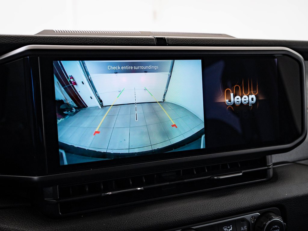 Used 2024 Jeep Wrangler Unlimited w/ Convenience Group image 33