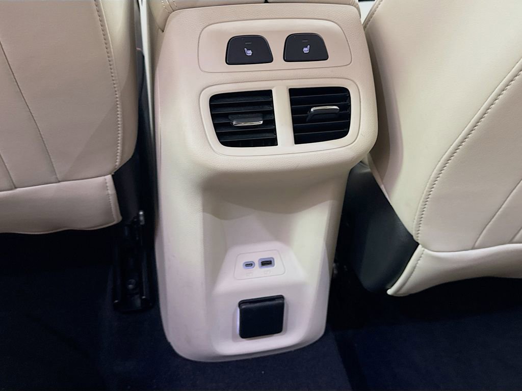 Used 2022 Buick Envision Avenir w/ Technology Package II image 31