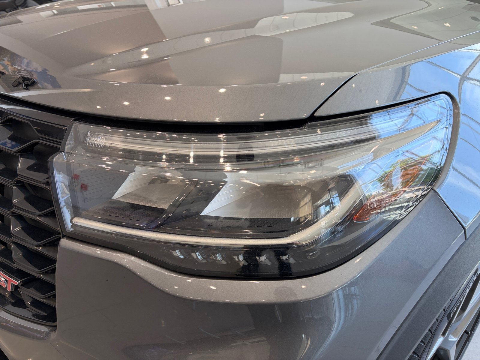 Used 2025 Ford Explorer ST AWD/4WD image 9