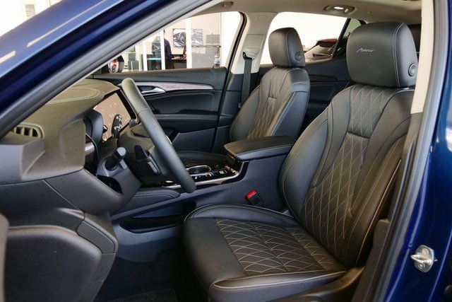 Used 2023 Buick Envision Avenir image 10